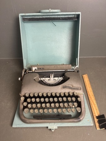 1956 Oliver Courier portable typewriter in case - England