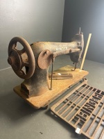 Antique Singer Sewing Machine with Machine Treadle - 3