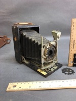 Collection of 5 Vintage Cameras, some in original Leather Cases - 7