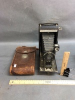 Collection of 5 Vintage Cameras, some in original Leather Cases - 11