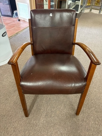 Leather gossip chair