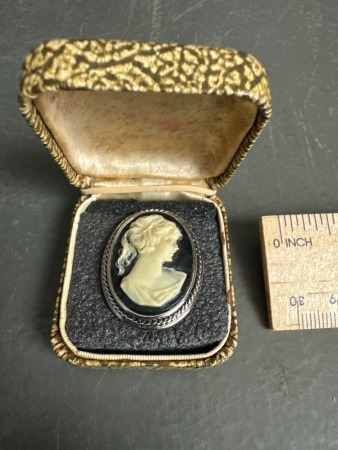Stunning cameo brooch with silver surround in antique box