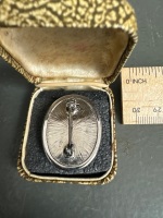 Stunning cameo brooch with silver surround in antique box - 2