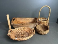 Assortment of cane baskets - 2 with wood handles