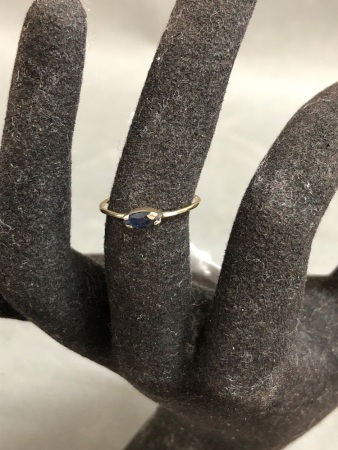 Small Vintage 9ct Gold & Sapphire Ring