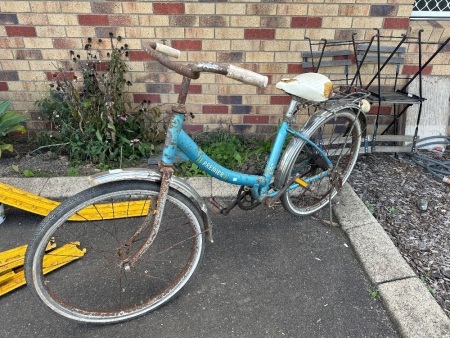 Vintage Premier Cycles bicycle for restoration