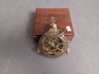 Nauticalia West London Brass Sundial Compass in timber box with lining - 2