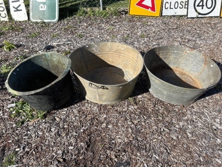 2 vintage galvanised wash tubs (largest marked UMI Enterprise) + vintage copper