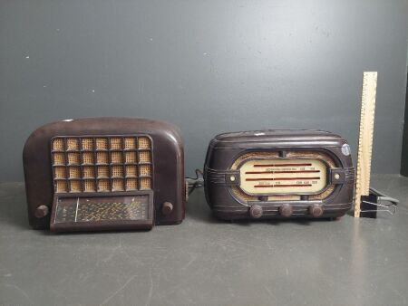 2 Vintage Bakelite Hotpoint Radios