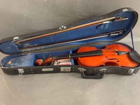 Skylark Violin in Case with 2 Bows