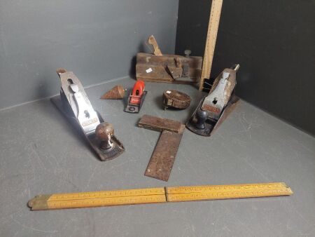 Vintage tool lot inc. Stanley wood planes, folding wooden rule, plumb bob, Chesterman measuring tape etc