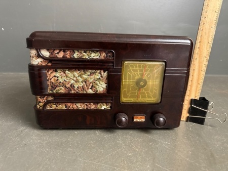 Antique Airzone 458 Cub Bakelite Radio C. 1930s