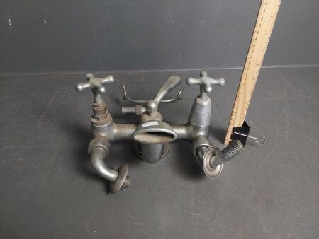 Vintage bath tap set