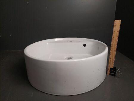 Round shaped ceramic wash basin