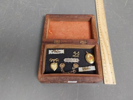 Carved jewellery box with vintage brooches (inc. HMSS) and pendants etc