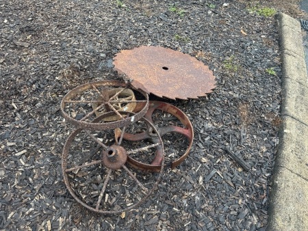 Heavy duty round saw blade and assorted metal wheels