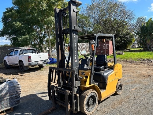 Caterpillar DP25N Diesel Forklift - Serial no. T18C-52314 - 2500kg at 500mm load - load centre 500mm - max height 4500mm - indicating 5882 hrs - (SPECIAL CONDITIONS - auctioneers retain usage rights until 3pm, Tuesday, July 23)