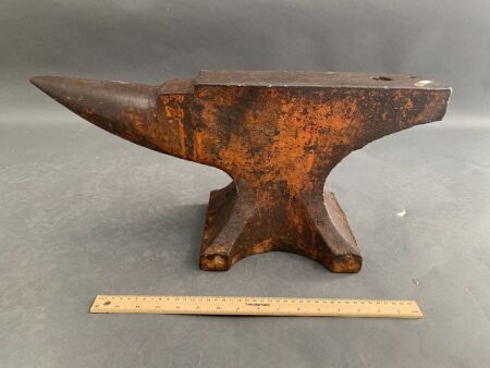 Vintage Blacksmiths Anvil - Unstamped - Table Size 340mm x 100mm - App. 120lbs