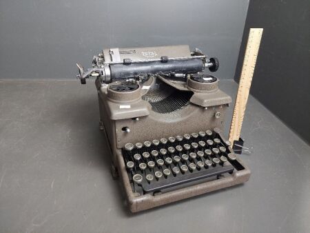 Vintage Royal Typewriter - Unsure of Working Order 