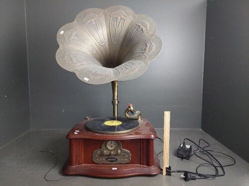 Modern Antique Style Gramophone Pyle PUNPCD65BT