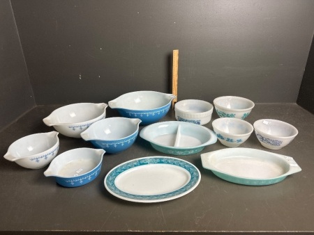 Selection of Blue Pyrex Bowls & Dishes