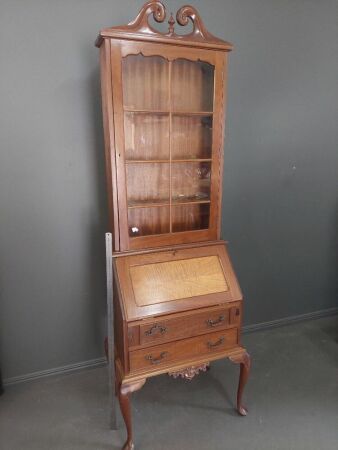 Vintage Queen Anne Secretary Desk/Cabinet