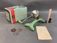 Vintage Harper Green Enamel Clampless Food Mincer Complete with Original Box & Instructions - 2