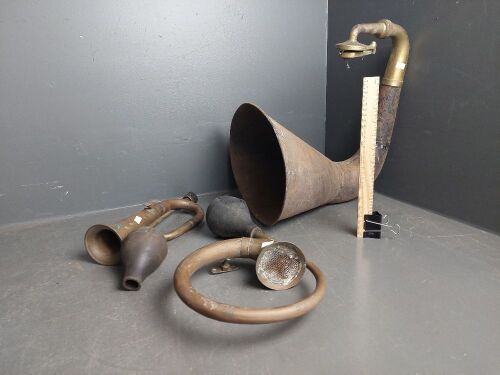 Antique Gramaphone Trumpet & 2 Brass Car Horns