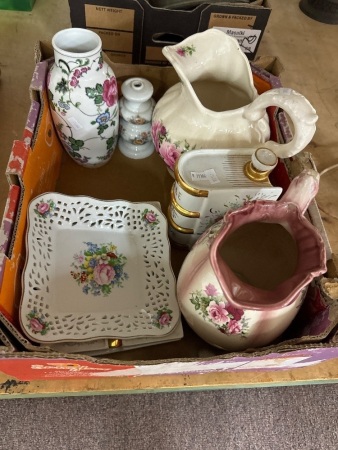 Large mixed lot of Antique and Vintage Ceramics incl. Jugs, Ash Trays,& Vase