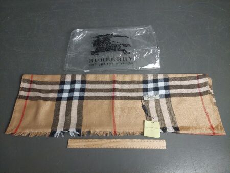 New Burberry 100% Cashmere Scarf - Scotland