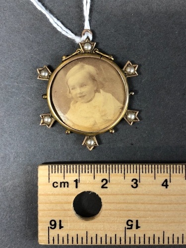 c1900 Antique 9ct Gold & Seed Pearl Mourning Pendant