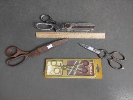 Small Lot of Vintage Scissors