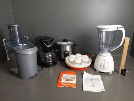 Mixed Lot of Hosuehold Appliances inc Blender, Yoygurt Maker, Coffee Perculator & Breville Mixer