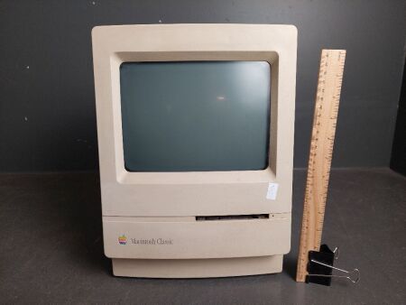 Mid Century Apple Macintosh Classic Model M1420