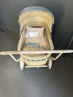 Absolutley Stunning Childrens Pram with Spring Suspension Original Covers & Bedding in Excellent condition Circa.1930/40s - 4