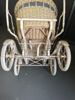 Absolutley Stunning Childrens Pram with Spring Suspension Original Covers & Bedding in Excellent condition Circa.1930/40s - 5