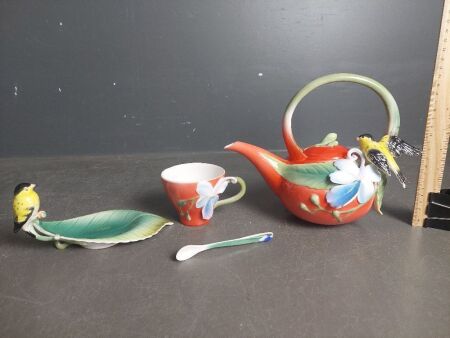 Arton Novelty teapot w. Applied Bird & Hibiscus with Cup, Saucer & Spoon