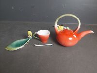 Arton Novelty teapot w. Applied Bird & Hibiscus with Cup, Saucer & Spoon - 4