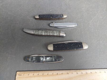 5 assorted pocket knives