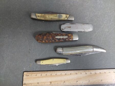 5 assorted pocket knives