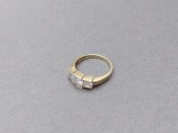 Stunnning 9ct Gold 3 Stone Setting Ring - Stammed 375 - Size M - 2