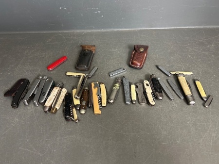 Assorted lot of pocket and utility knives etc