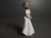 Lladro Nao So Shy Porcelain Figurine Daisa 1989 - 2