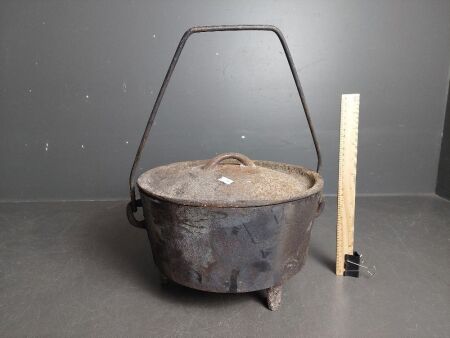 Carmichael Foundry ( Sydney ) 3 Legged Cast Iron Camp Oven