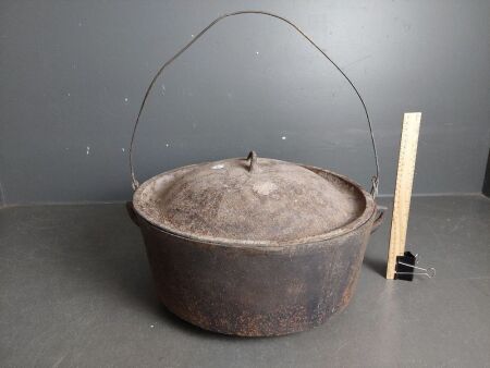 Large 3-Footed Vintage Cast Iron Camp Oven - 16in