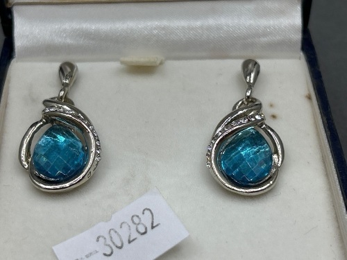 Stud Drop Earings with a Beautiful Blue Stone