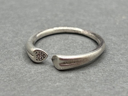 Beautiful Sterling Silver Heart Ring with Small Clear Stones - Size L 