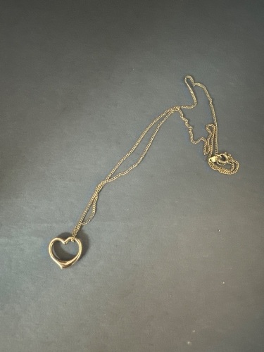 9ct Gold Heart Pendant - Stamped 375 on SN Gold Chain