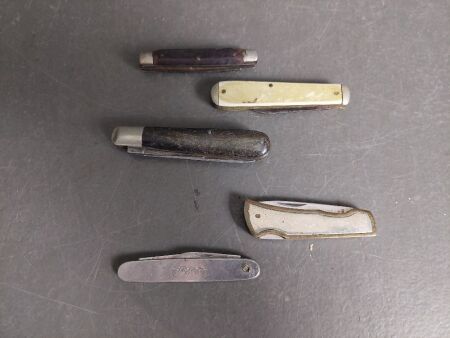 5 assorted pocket knives