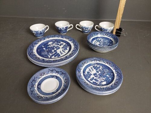 English Churchill - 20 Piece Blue and White Willow Dinner Setting